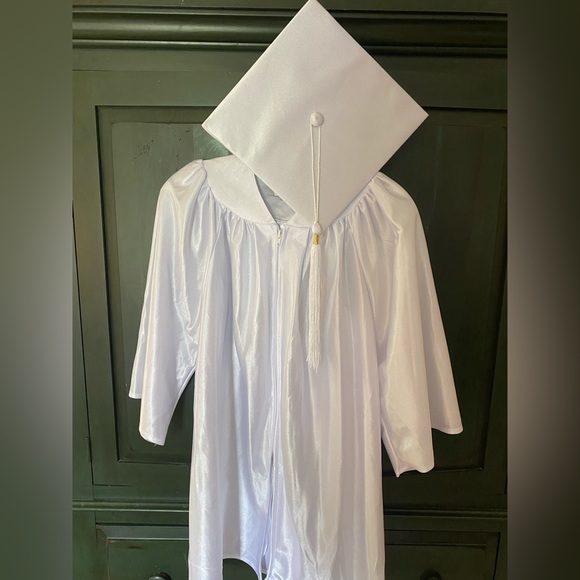 GraduationPro Cap and Gown for Pre-K/Kindergarten white with iridescent finish - Picture 1 of 9